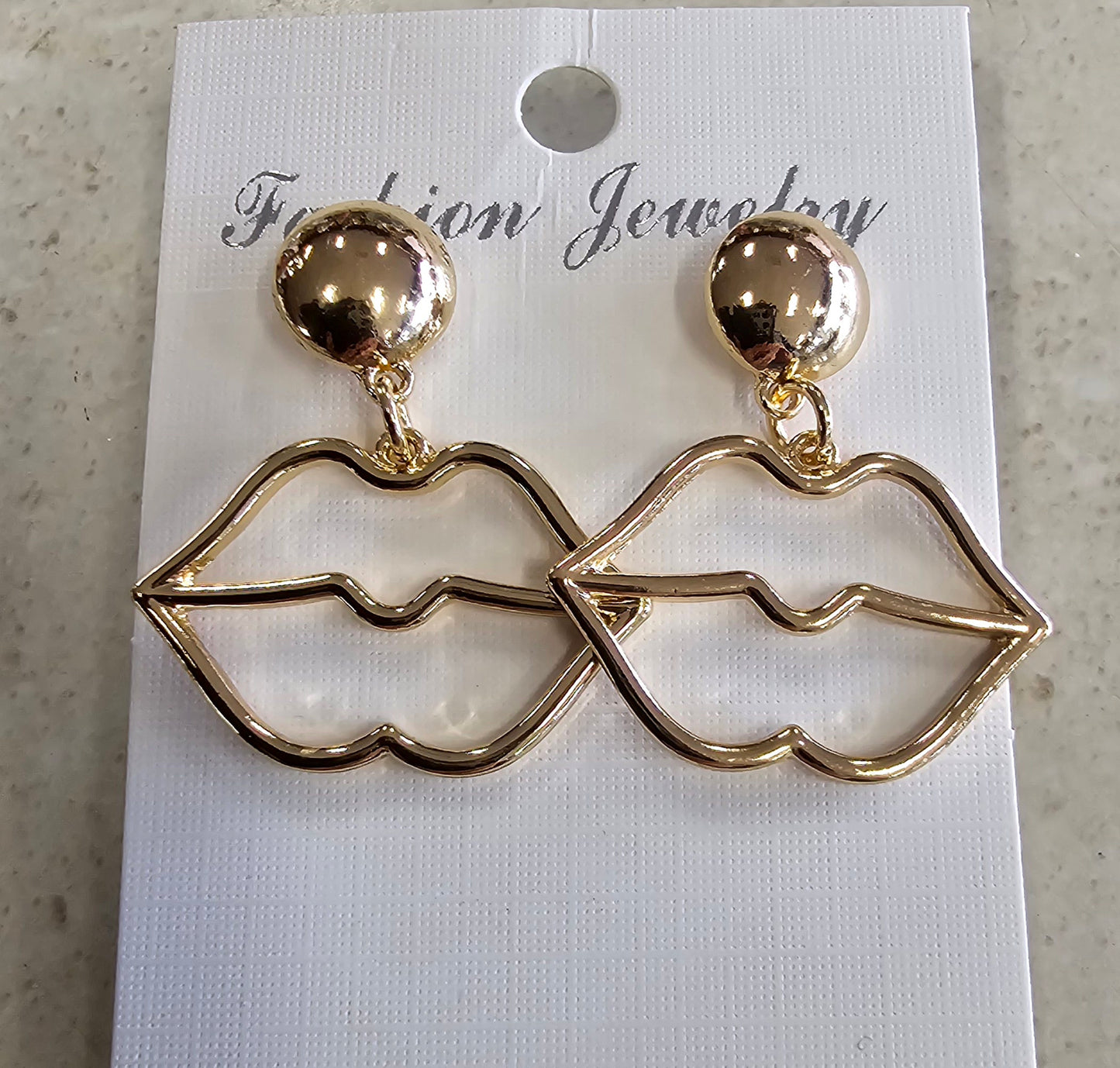 Gold lips
