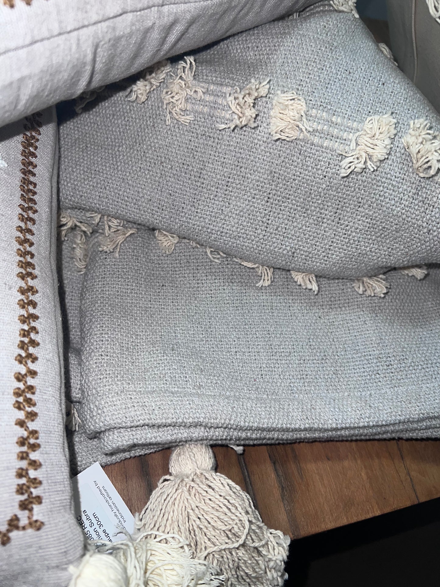 Grey/white Tassel Throw