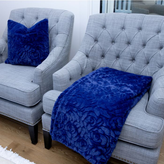 Cosy fully true blue blanket