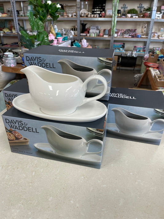 Gravy Boat and Saucer set